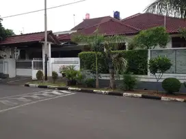 Rumah Area Pancoran Jakarta Selatan Dalam Cluster Dekat Stasiun