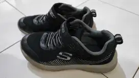 Sepatu anak skechers