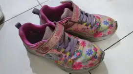 Sepatu anak cewe skechers