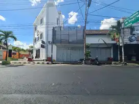 Ruko bagus siap pakai 1 lantai di jalan dr.rajiman solo