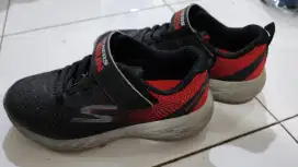 Sepatu skechers anak