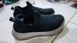 Sepatu anak skechers