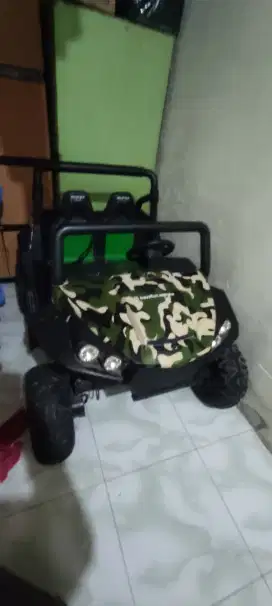 MAINAN MOBIL ANAK AKI JEEP