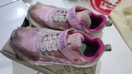 Sepatu anak skechers