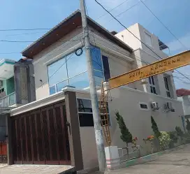 Di Jual rumah 3 Lantai