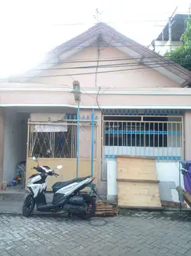 DiSewakan Rumah Siap Huni Daerah Lebak Surabaya.