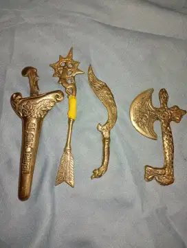 Keris kuningan tebal