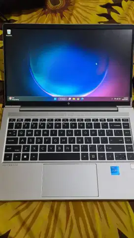 Laptop HP Elitebook G9 i5 1235u 16GB backlight