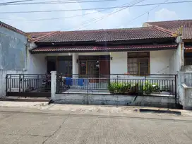 Dijual Rumah Nyaman Siap Huni Lokasi Strategis di Taman Kopo Indah 2