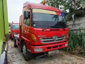 HEAD TRAILER HINO SG 260 TI TAHUN 2013