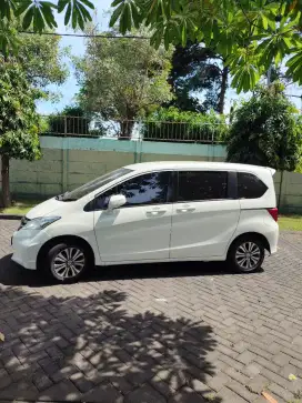 Honda freed S AT 2013 white siap pakai