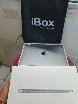 Macbook Air M1 2minggu pakai like new ibox