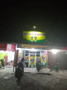 Terapis pijat refleksi dan bekam