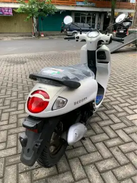 HONDA SCOOPY PRESTIGE WHITE