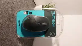 Logitech M720 Mouse Wireless Bluetooth Multi-Device Hyper Fast-Scroll