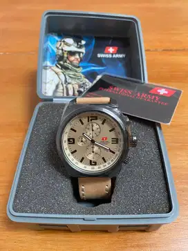 Jam tangan pria Swiss Army kulit