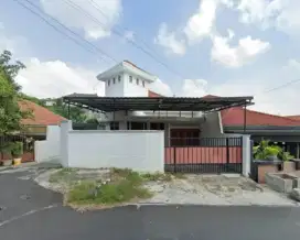 Murah dijual rumah siap pakai strategis tengah kota mugas