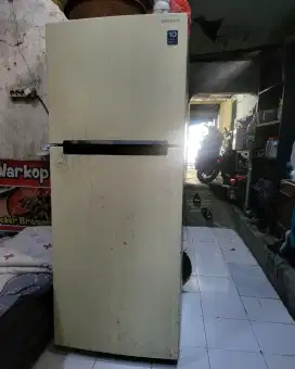 Kulkas samsung 2pintu extra besar dingin bgt