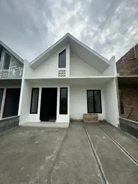 RUMAH READY DALAM KOMPLEK, FASILITAS KOLAM RENANG LUAS 6X18