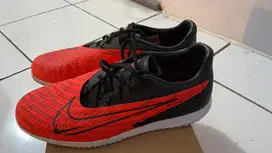 Sepatu futsal nike phantom gx academy