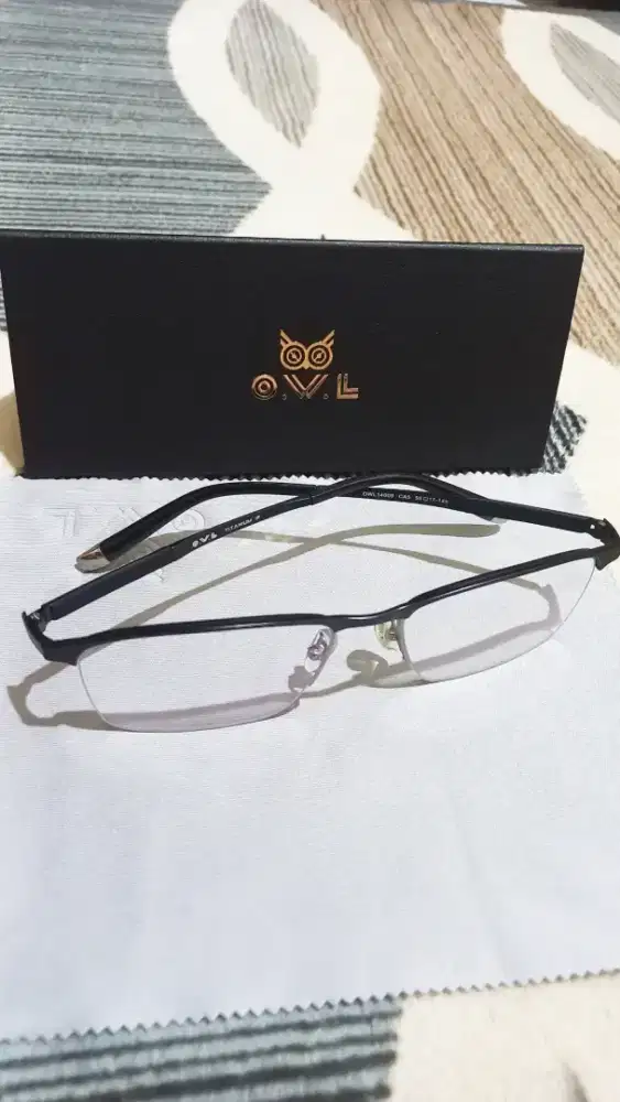 Kacamata half frame Owl Titanium IP Flex