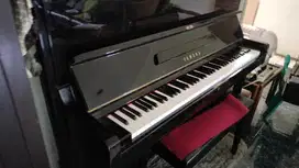 Yamaha Upright piano seri U1