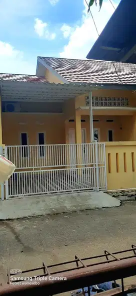 Dijual rumah 2 KT 1 KM LT 72M2 di Jatirangga dekat perbatasan Jaktim