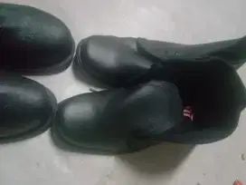 Sepatu baru mulus