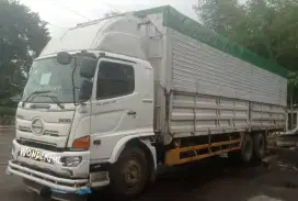 Hino Lohan FL 235 JW Tronton 6×2 Wingbox 9.8mPutih OrsTurbo Euro2Solar