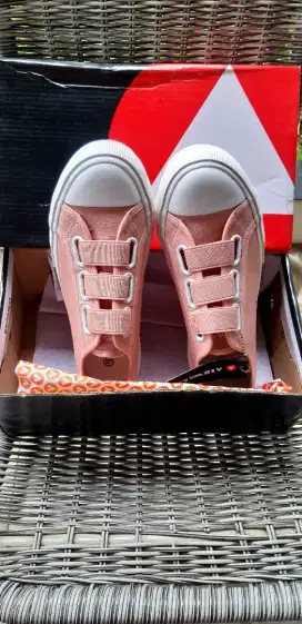 Sepatu air walk pink uk 37