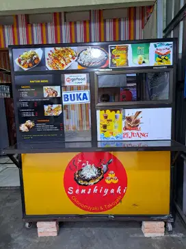 Gerobak atau etalase buat jualan