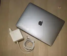 Macbook Pro 13.3inch 2017 CTO core i7 ssd 128gb intel iris