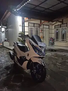 Honda PCX 2018 Putih Istimewa