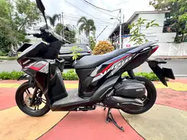 Vario 125 2023 hitam