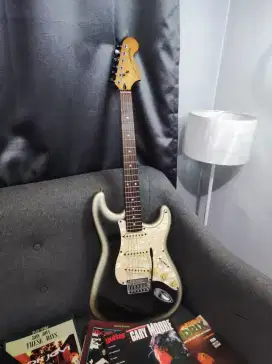 Squier Stratocaster Limited Edition Silverburst 2003 standard series