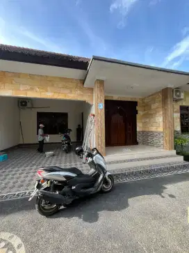 Di kontrakan rumah jalan Tukad Penet, Denpasar, Bali