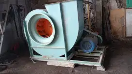 Blower sentrifugal