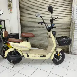 SEPEDA LISTRIK DAN PROMO DISKON HINGGA 500 RIBU DAN BERGARANSI RESMI