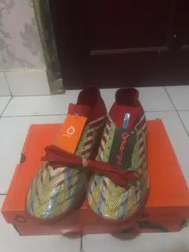 Sepatu Futsal Ortus Catalyst Glitch In