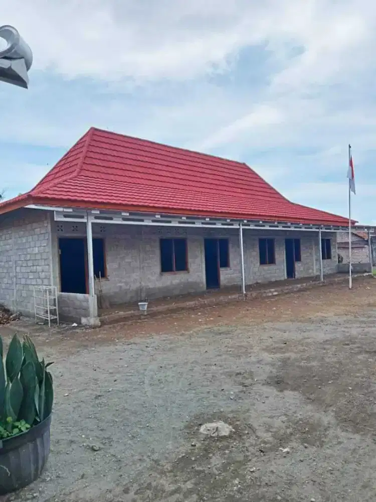 Baja Ringan atap rumah terpasang