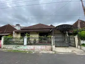 Murah jual rumah hitung tanah lokasi belimbing sompok semarangselatan