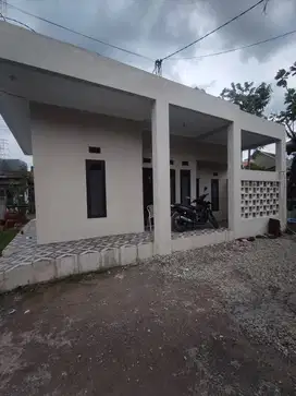 Di sewakan rumah tinggal di parakansaat Antapani