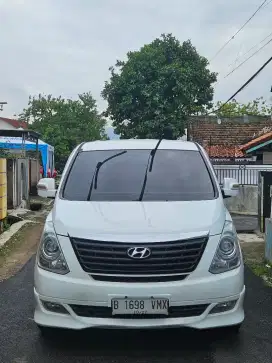 Hyundai H1 Cc 2.4 metik full istimewa yuk siapa cepat aja