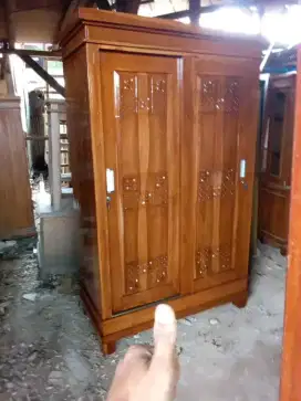 Lemari sliding pintu2 kayu jati