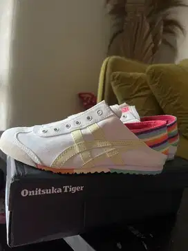 Sepatu sporti wanita onit