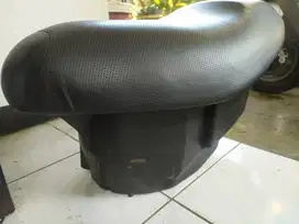 Jok Kymco Metica GLX Tangki Depan KHE2 Bagasi Original Part Siap Pakai