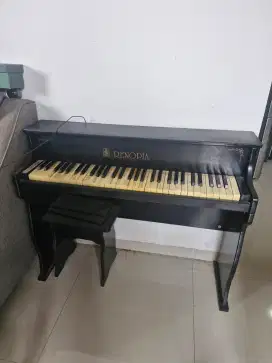 Piano listrik mini bekas