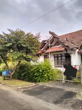 Dijual rumah hitung tanah di hook kemang pratama bekasi selatan