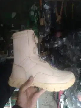 Sepatu pdl tactical extraxc tali putar tan gurun