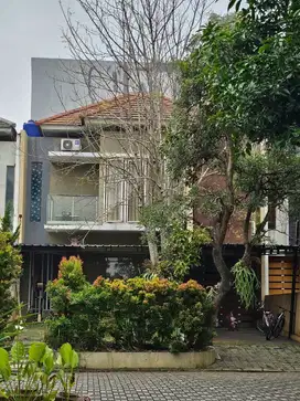DIJUAL RUMAH RAPI 2,5 LANTAI, ROOFTOP, DEKAT MESJID, CITRAGRAN CIBUBUR